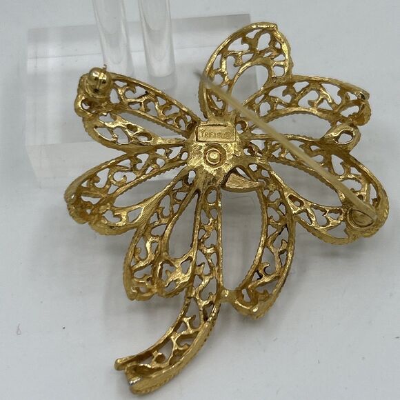 Vintage Trifari ribbon brooch pin vtg 1960s filigree ribbon pin Crown Trifari - Picture 3 of 5